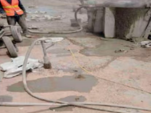 广丰水泥混凝土路面板底注浆技术 路面脱空注浆整治方案